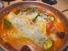 -洱火云南酸菜牛肉火锅(石景山当代商城店)