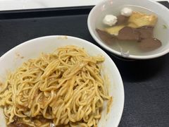 -松树干拌面店