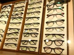 -宏宇眼镜蔡司依视路折扣店(兆佳眼镜城店)