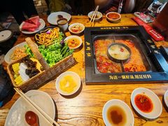 -老牌坊云南鱼豆花火锅(爱建店)