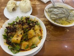 煮凉粉-胡成记口蘑龙眼包子(盐道街店)
