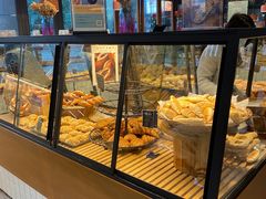 面包甜点陈列柜-Dough&Joe团憩(瑞虹天地月亮湾店)