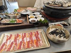 -围炉肉舍•炭烤活鳗•丹东海鲜烤肉(步行街店)