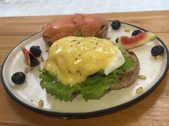 烟熏三文鱼牛油果班尼迪克-COTTON CAFE(德信·中外公寓店)