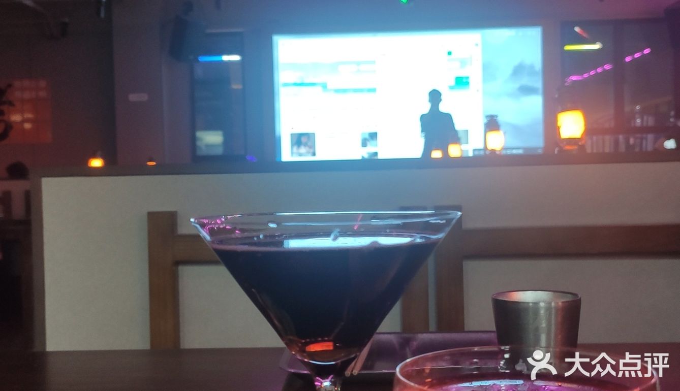 独自品味寂寞夜