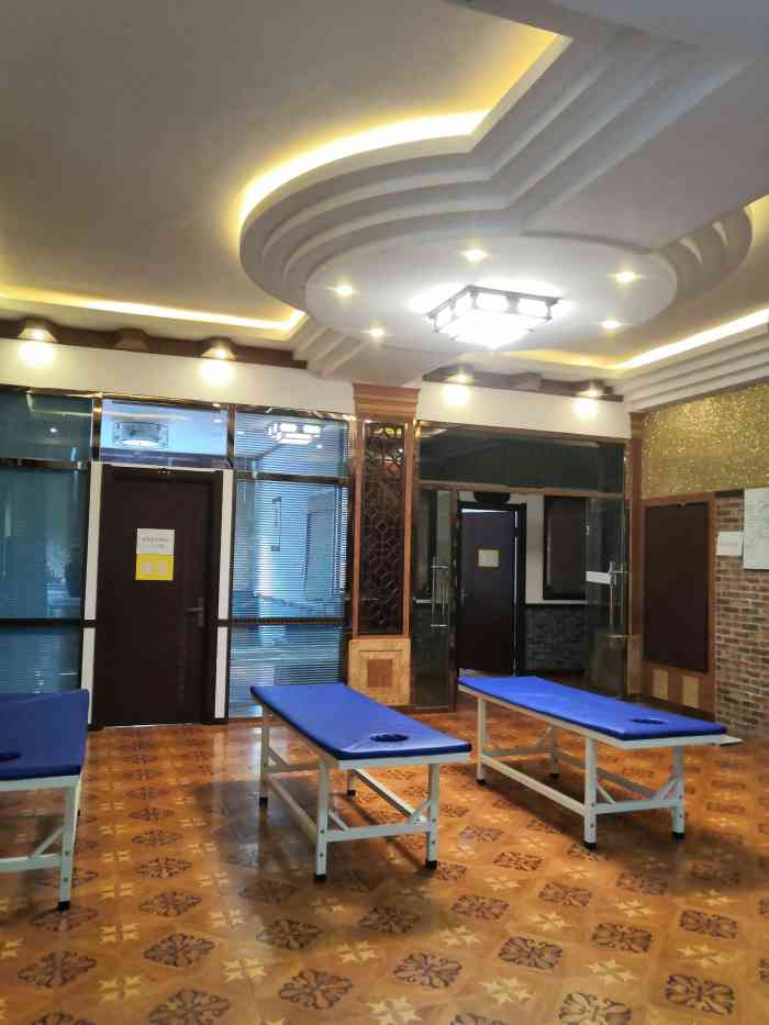 普济堂中医馆-"按摩的人两个男老师韩老师 和另一个老师不.