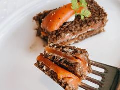 迷你杂粮三文鱼三明治-瑰丽酒店·海吧·天际下午茶·现场DJ·天台酒吧