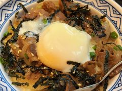 温泉蛋牛丼饭（有蛋）-桃太郎创作料理(大坪店)