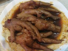-爆炸头阿姨小四川正宗川味小吃(无任何分店)