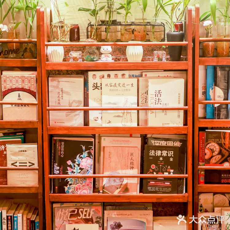 寻找城市中未知的角落，除了爱我们什么也不加✨