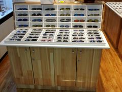 -MiRi眼镜连锁·蔡司·尼康控优点合作店(莘庄店)