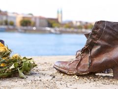 -多瑙河畔鞋履雕塑