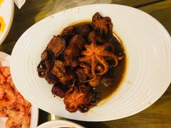 活八爪鱼炖红烧肉-赶海部落海鲜城(海阳路店)