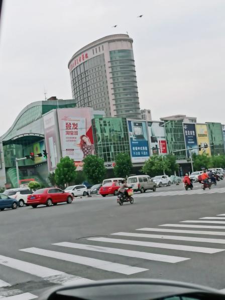 登发装饰城河西店-停车场
