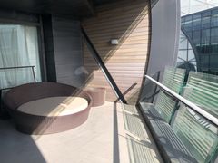 -上海滴水湖皇冠假日酒店