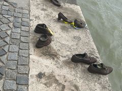 -多瑙河畔鞋履雕塑