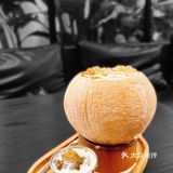 窗外芭蕉窗里灯，此时无限情