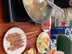 -何妹湿辣牛肉·粤式烧烤砂煲(桂雅路店)