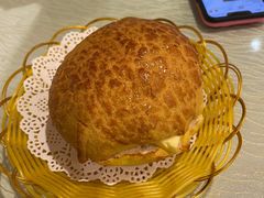 香港酥皮菠萝油包-香港威特瑞茶餐厅(小白楼音乐厅店)