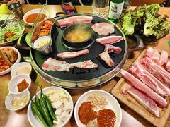 -江南猪肉商会无限续吃(弘大店)