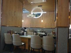 大堂-围炉肉舍•炭烤活鳗•丹东海鲜烤肉(步行街店)