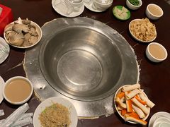 -洞庭洲·防空洞火锅·烧烤·铜锅涮肉(新百广场店)
