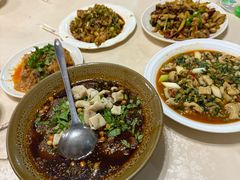 -茅屋大酒店