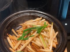 -帅巴人舅母子腊蹄民俗村