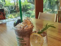 -Chom Cafe and Restaurant