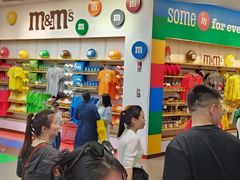 -m豆巧克力世界(上海世茂广场店)