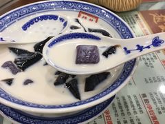 -赵记传承特色牛奶甜品(泉城广场店)