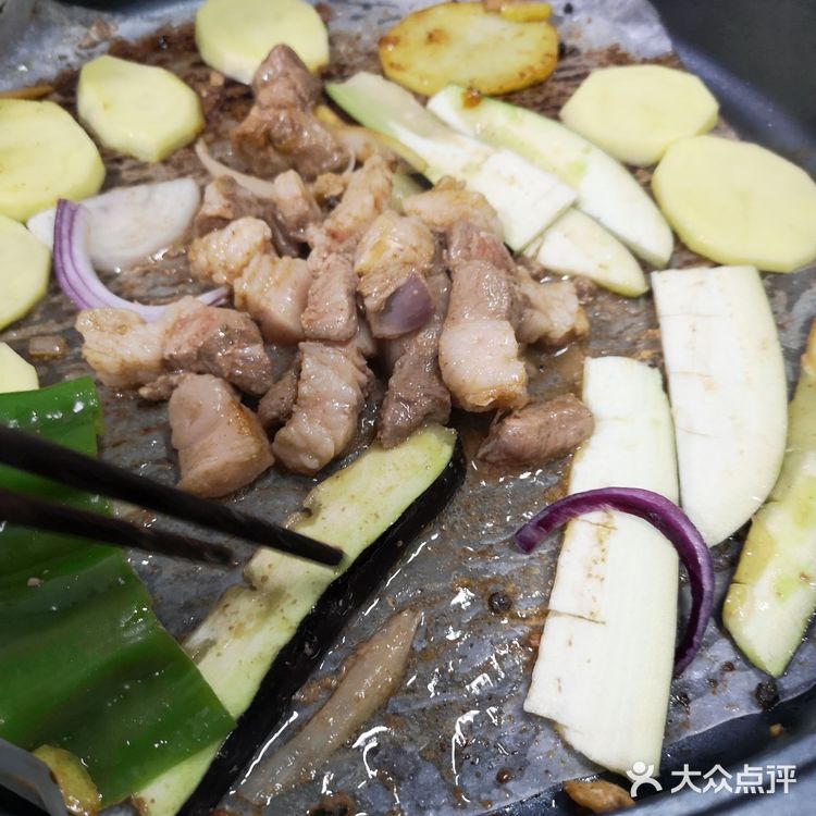 牛肉，五花肉，通通搬出来