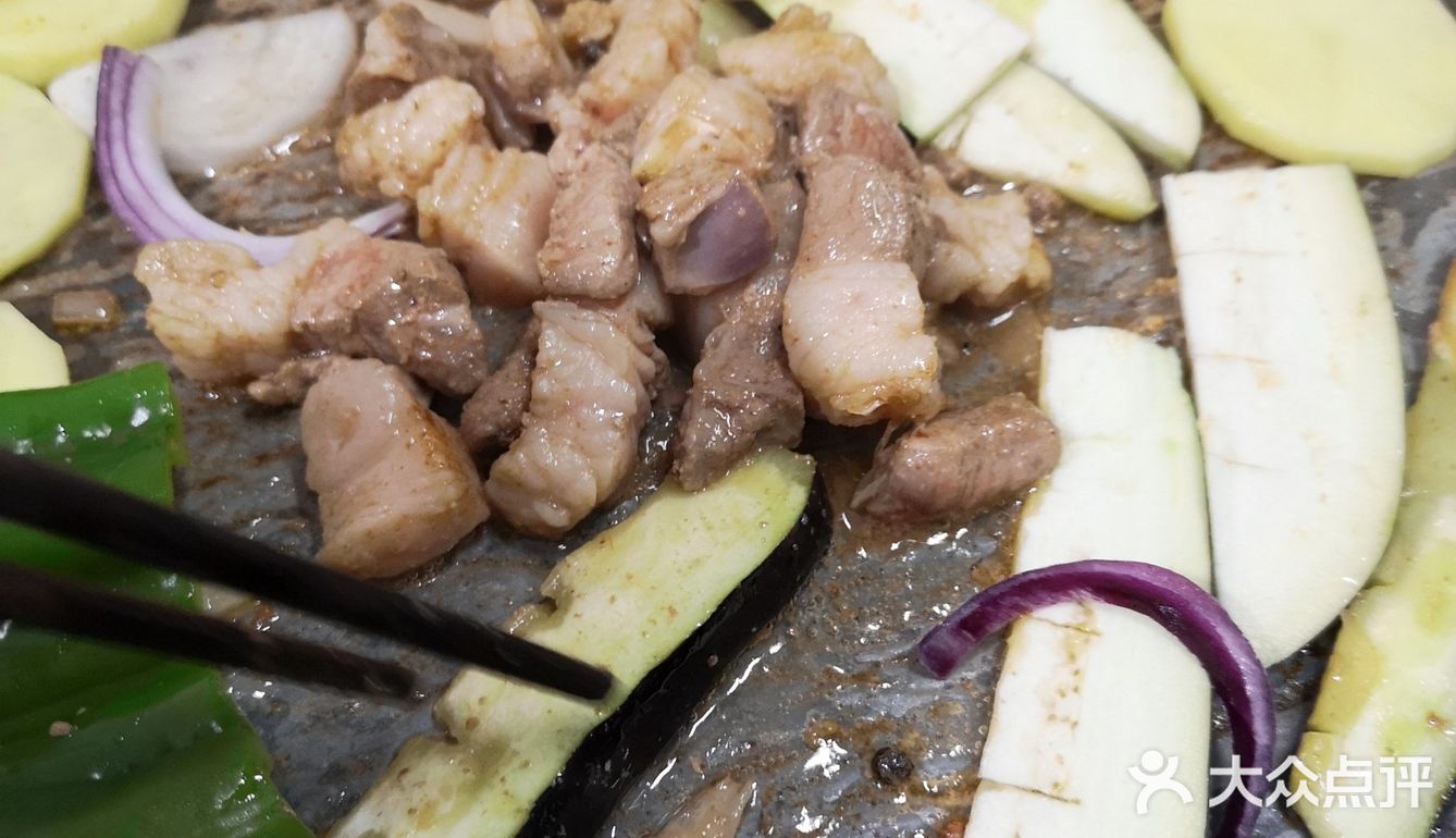 牛肉，五花肉，通通搬出来
