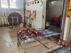 -黄记四更烤乳猪店