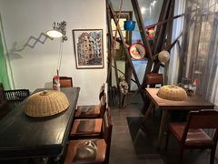 -Cuc Gach Quan Restaurant
