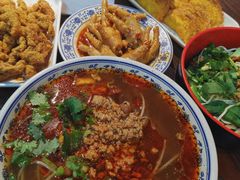 -爆炸头阿姨小四川正宗川味小吃(无任何分店)