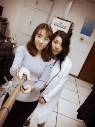 左边是我，这是去之前的长发造型。-简影造型·自选烫染接发salon