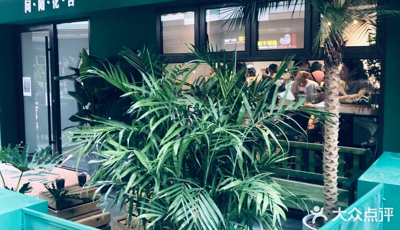青浦吾悦新开的鲜花咖啡店