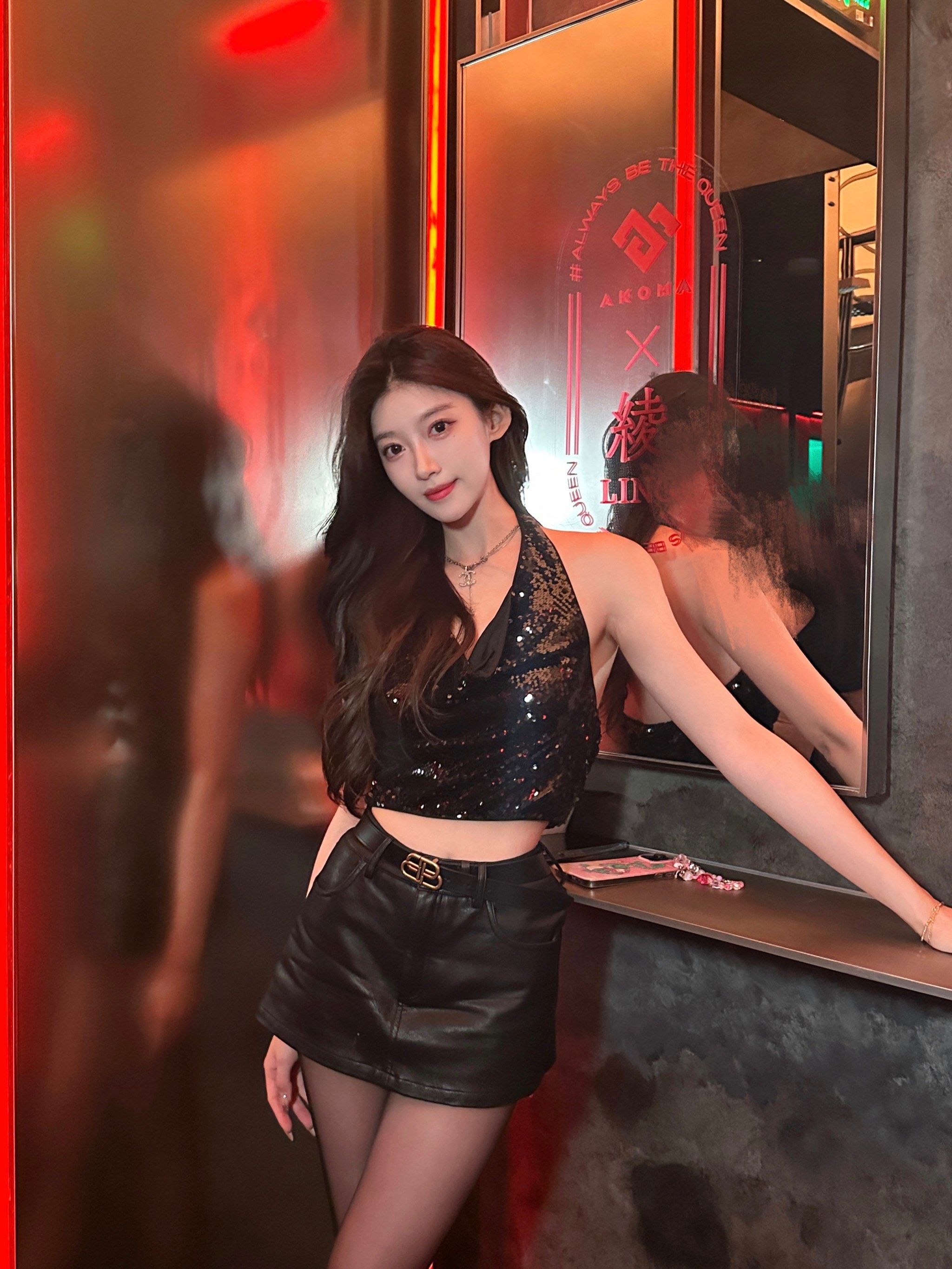 美女聚会akoma