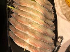 鲩鱼片-鲜入围煮花胶鸡海鲜火锅