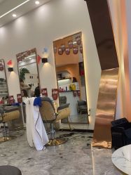 点击看大图 -V8潮牌·接发烫染连锁