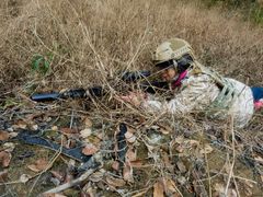 -东湖小天池真人CS彩弹野战基地