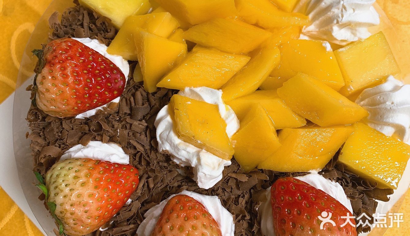 今年吃的第一个蛋糕！不是因为生日，就是简单的聚餐