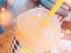-莓园冰淇淋店
