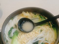 -灵芝妹子海鲜米线(劳动公园店)