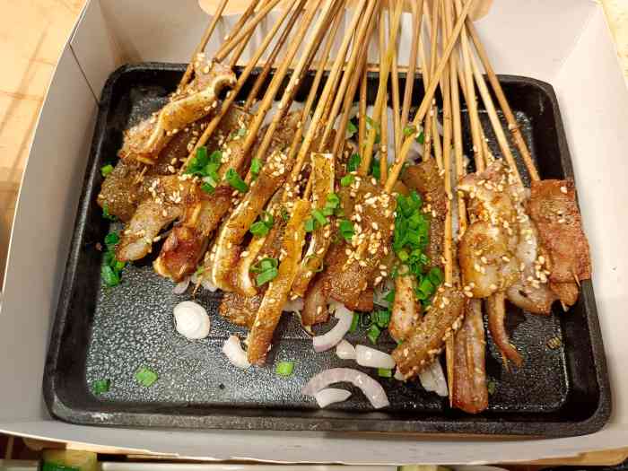 木屋烧烤(龙岗大运店)-"鸡脆骨好好吃,鸡胗好吃,菜品很丰富,可能.