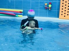 -蓝鲸奇亲子游泳俱乐部