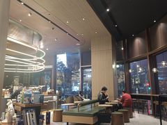 -星巴克臻选(上海虹桥新天地三店)