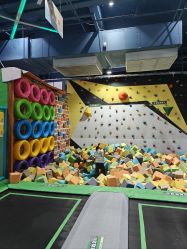 -反弹蹦床公园·亲子乐园·团建·派对(尚品奥莱店)