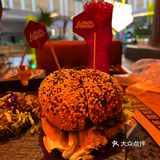 世豪二期里面洽个午饭。来吃这家新开的餐酒吧